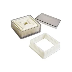 9 Découpoirs carrés cannelés assortis