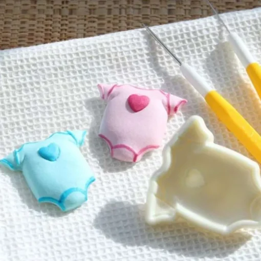 Découpoirs relief layette bébé (x2)