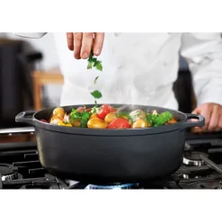 Le Chasseur cocotte ovale avec couvercle noire 25 x 19 cm