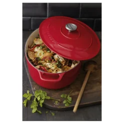 Le Chasseur cocotte ovale avec couvercle rouge 31 x 26 cm