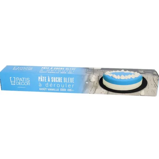 Pâte à sucre bleue étalée