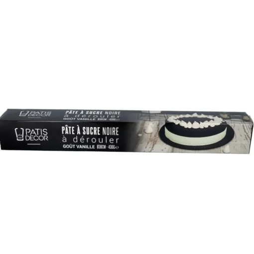 Pâte à sucre noire étalée